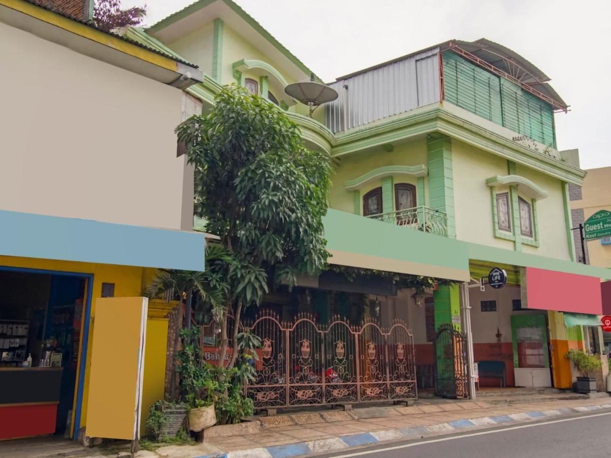 Oyo Life 3103 Opo Homestay & Kost Malang Exterior foto