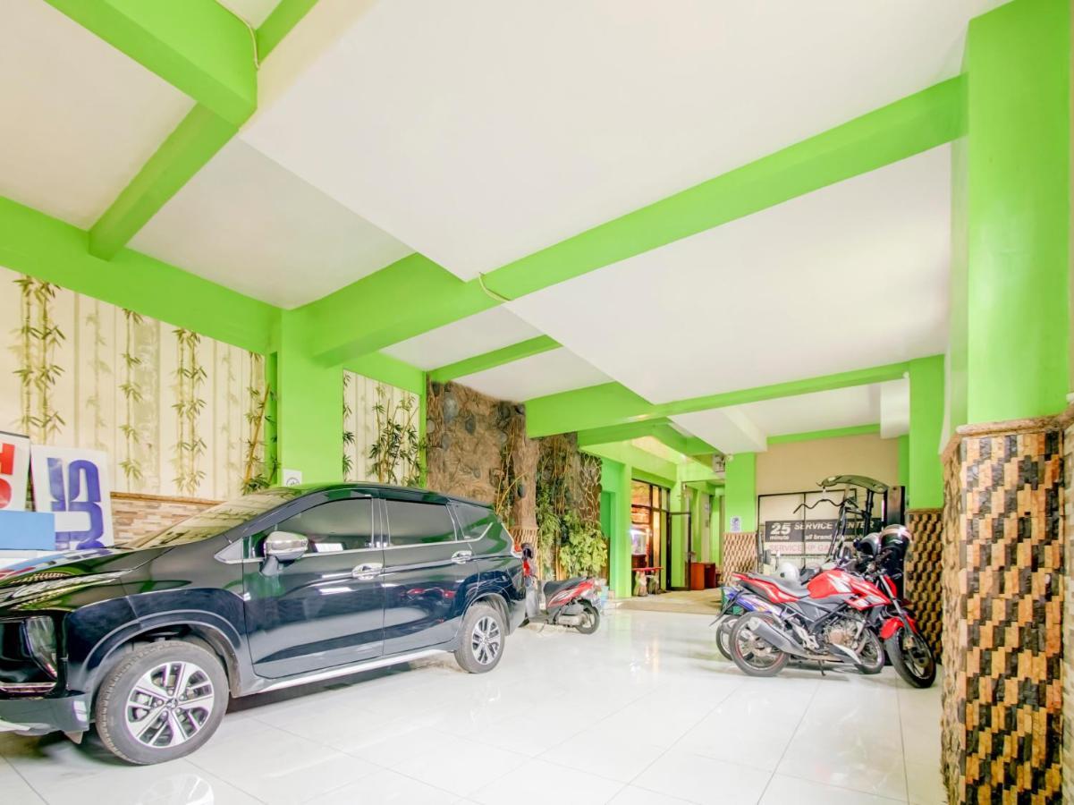 Oyo Life 3103 Opo Homestay & Kost Malang Exterior foto