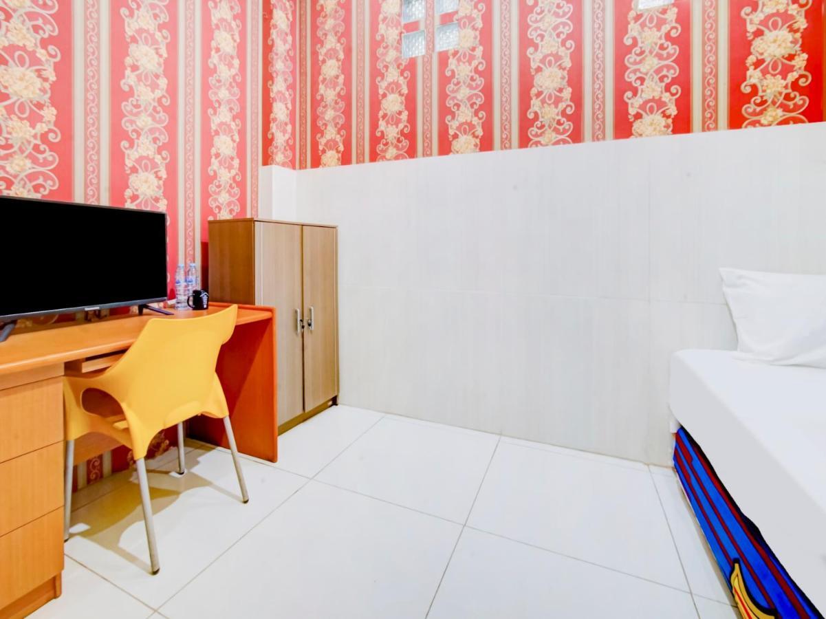 Oyo Life 3103 Opo Homestay & Kost Malang Exterior foto